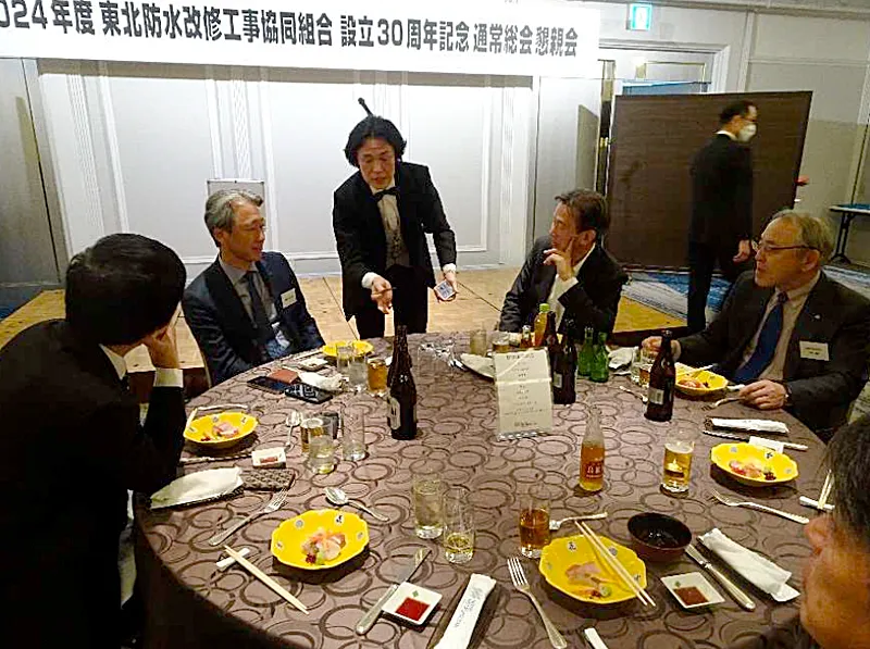 懇親会の様子　マジシャンShinya様マジックショー